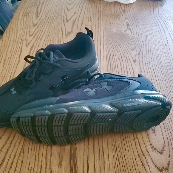 Under Armor Running Shoes(Multiple Sizes Available) - Picture 2 of 3